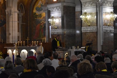23.04.11-16 Lourdes messe basilique du Rosaire.JPG
