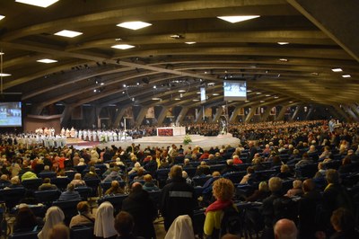 23.04.11-16 Lourdes messe internationale 2.JPG